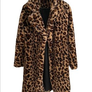 Elegant Leopard Print, warm and fuzzy faux fur mid-length jacket with pockets